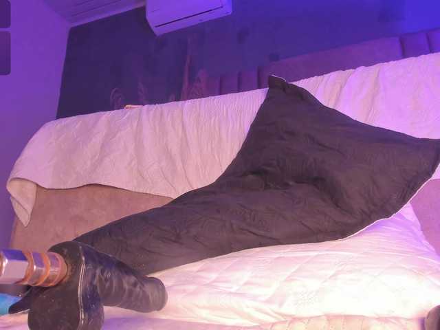 Ashley-12's BongaCams show and profile