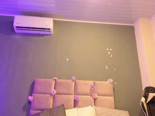 Ashley-12's BongaCams show and profile