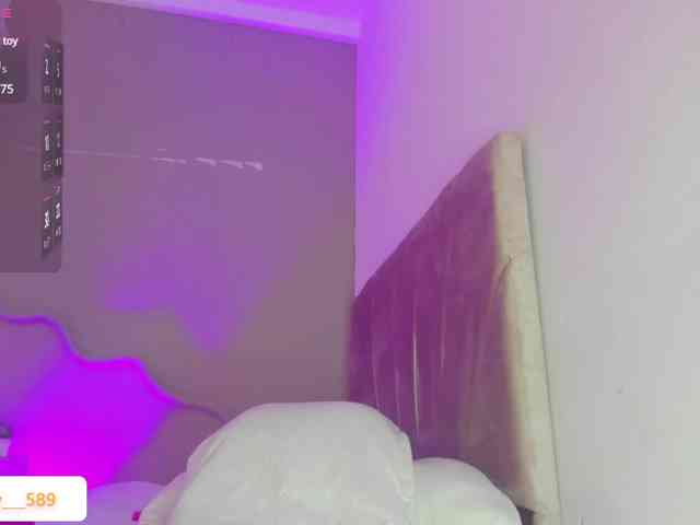 Ashley-12 webcam