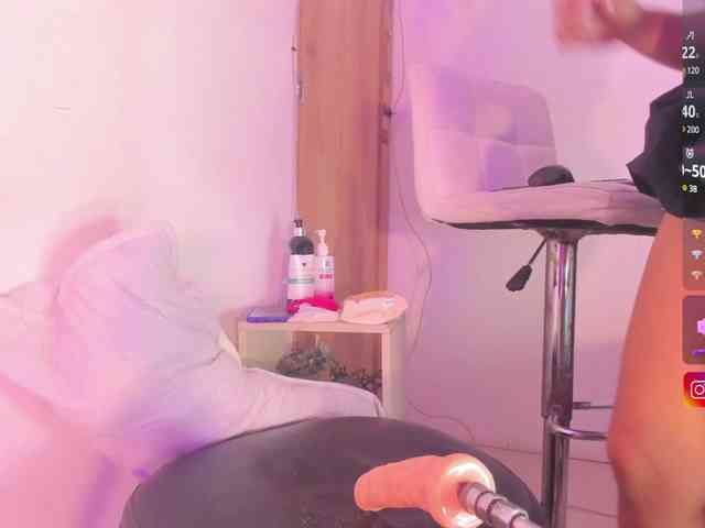 Ashley-12 webcam