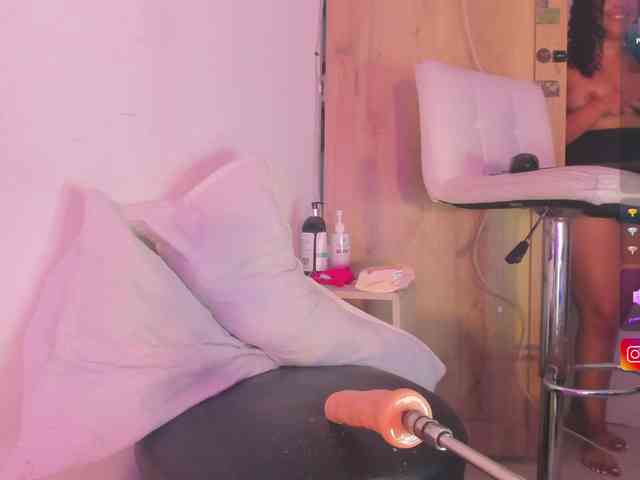 Ashley-12 webcam
