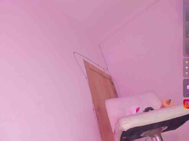 Ashley-12 webcam