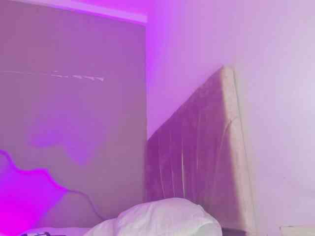 Ashley-12 webcam