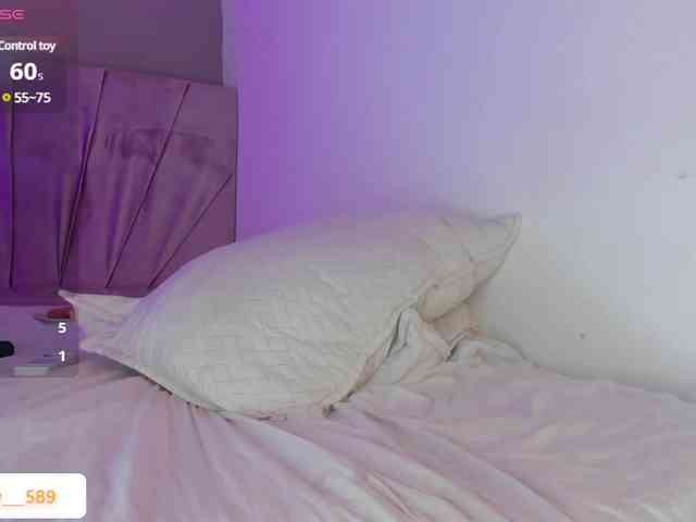 Ashley-12 webcam