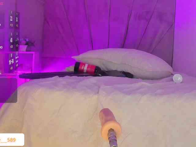 Ashley-12 webcam