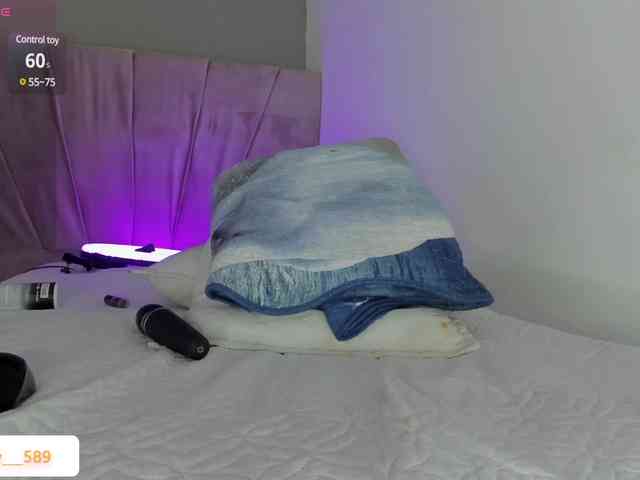 Ashley-12 webcam