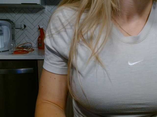 LunaBlondSexy's BongaCams show and profile