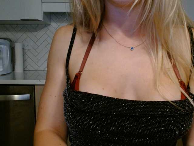 LunaBlondSexy Live Cam on BongaCams