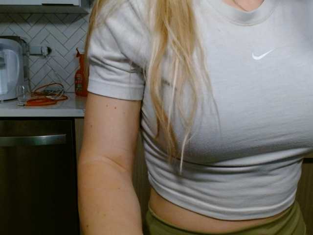 LunaBlondSexy's BongaCams show and profile