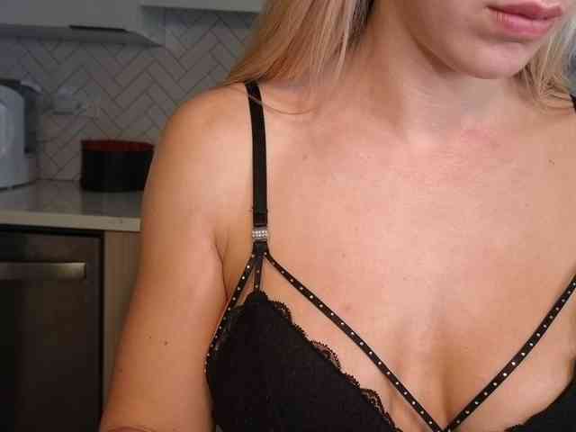 LunaBlondSexy webcam