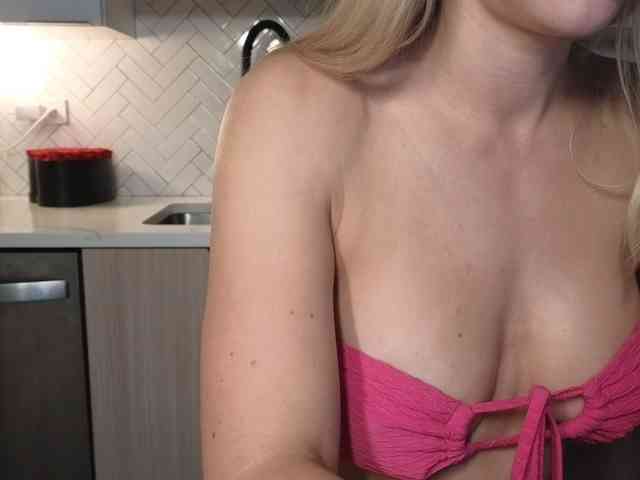 LunaBlondSexy webcam