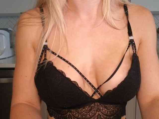 LunaBlondSexy webcam