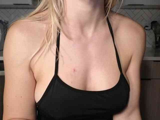 LunaBlondSexy webcam