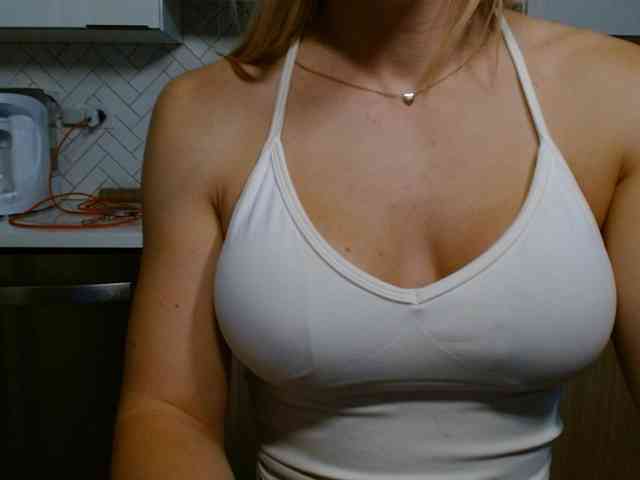 LunaBlondSexy Live Webcam on BongaCams