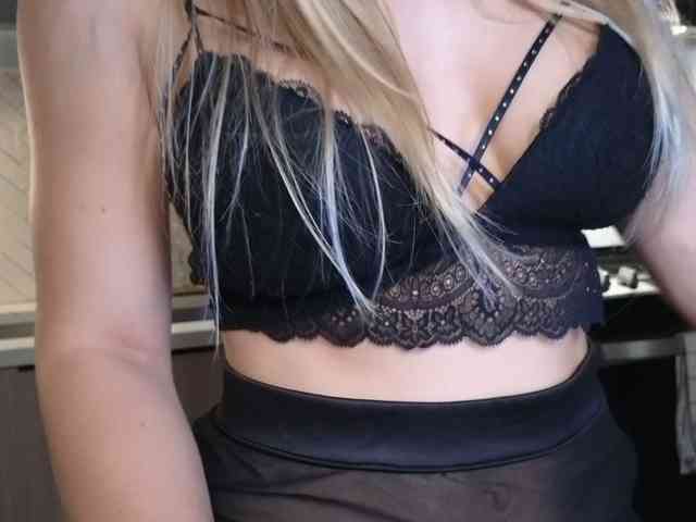 LunaBlondSexy webcam