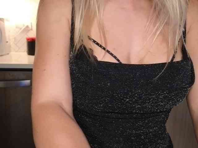 LunaBlondSexy webcam