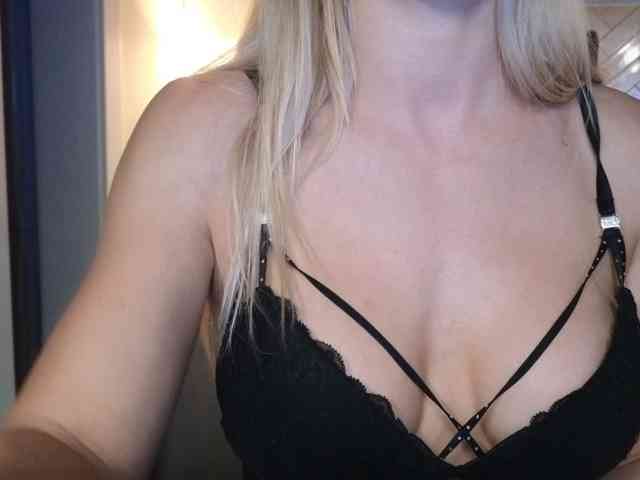 LunaBlondSexy webcam
