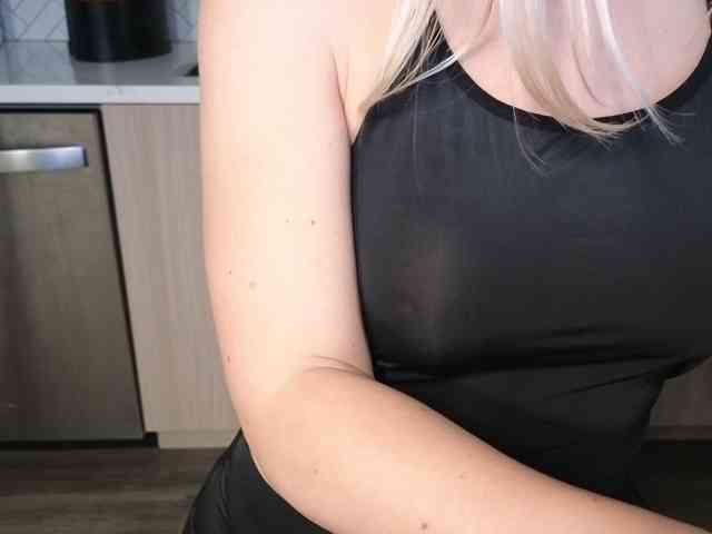 LunaBlondSexy webcam