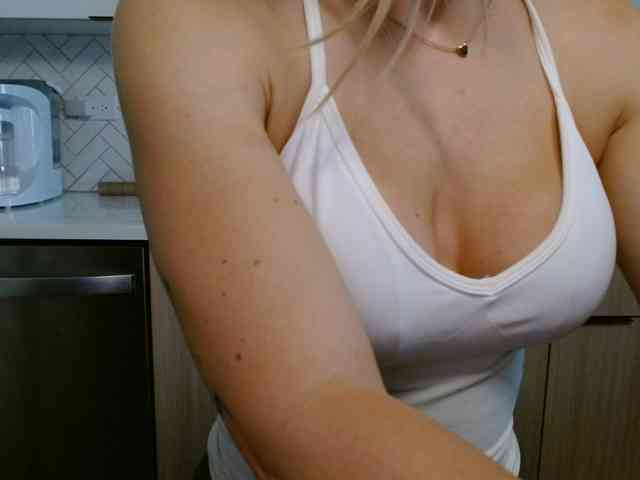 LunaBlondSexy webcam