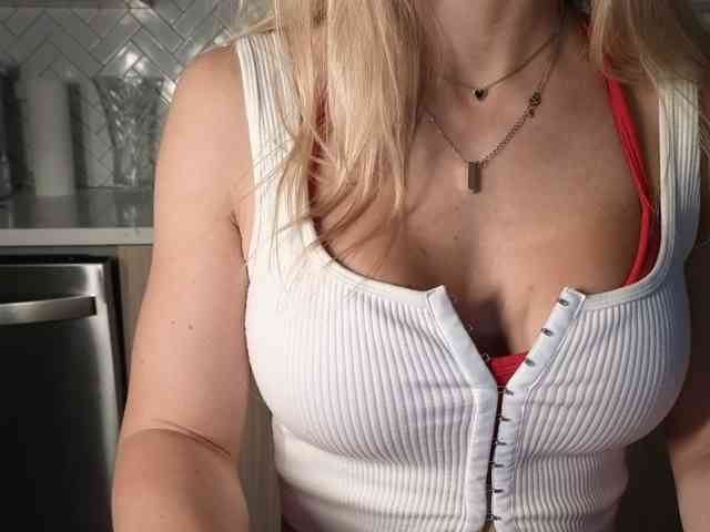 LunaBlondSexy webcam