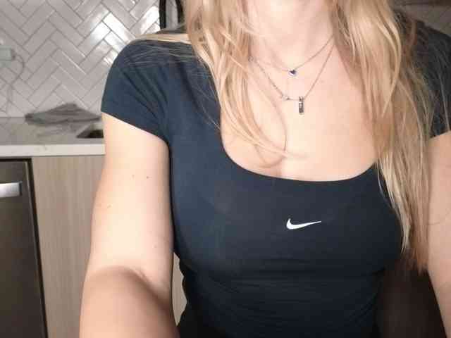 LunaBlondSexy webcam