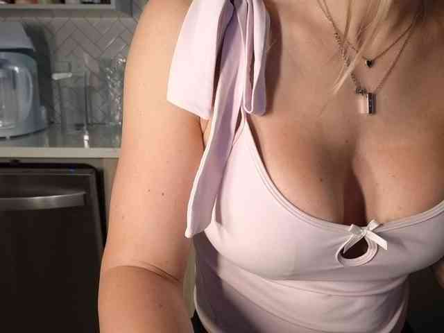 LunaBlondSexy webcam