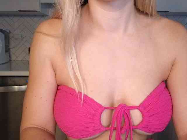 LunaBlondSexy webcam
