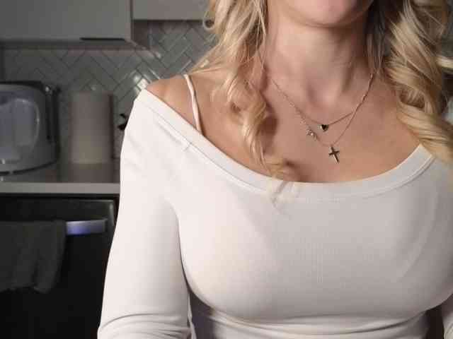 LunaBlondSexy webcam