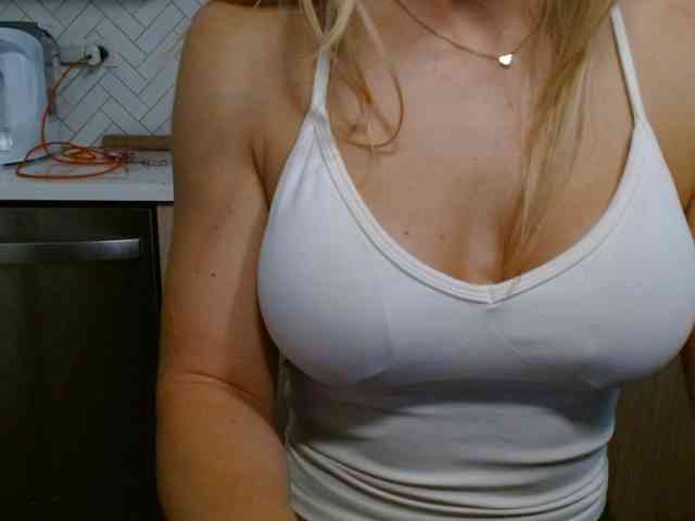 LunaBlondSexy webcam