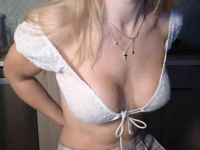 LunaBlondSexy webcam