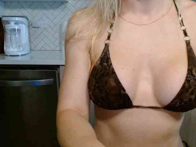 LunaBlondSexy webcam