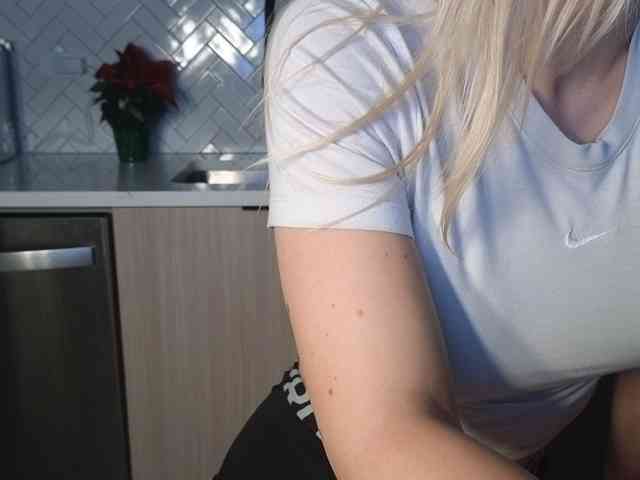 LunaBlondSexy webcam