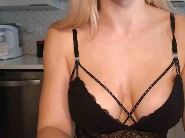 LunaBlondSexy webcam