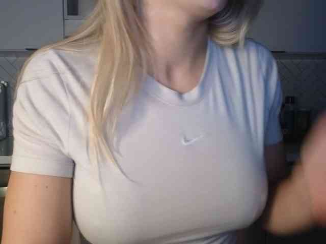 LunaBlondSexy webcam