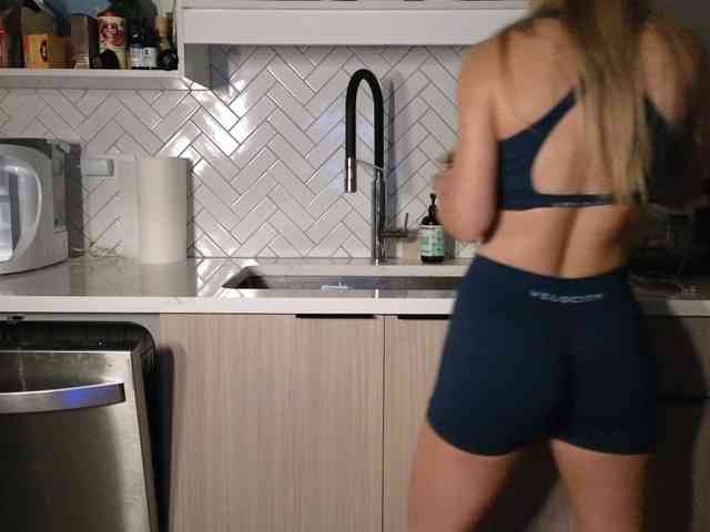 LunaBlondSexy webcam