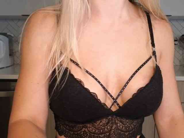 LunaBlondSexy webcam