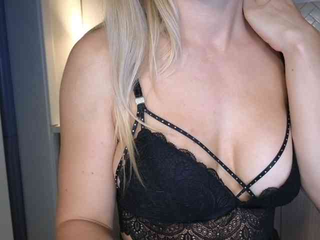 LunaBlondSexy webcam