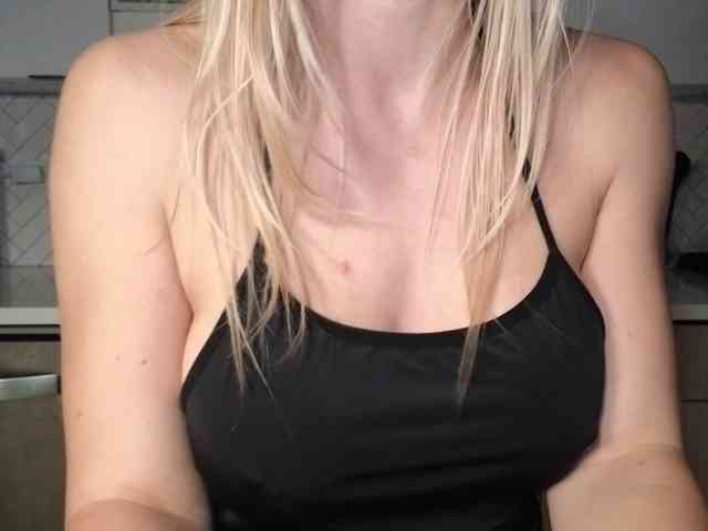 LunaBlondSexy webcam