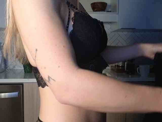 LunaBlondSexy webcam