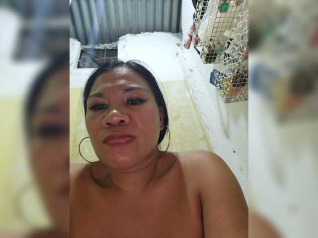 Pinayslut's BongaCams show and profile