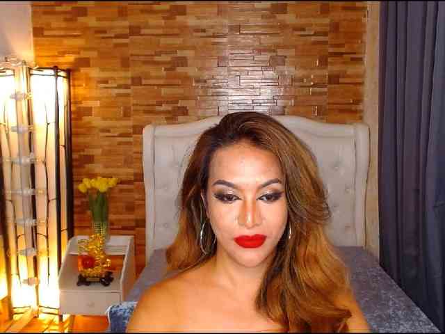 MydearLauraTS Live Webcam on BongaCams