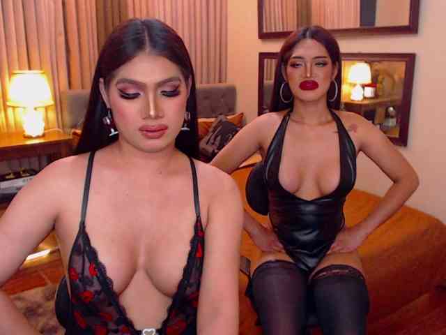 TwoLoadedQueens Live Webcam on BongaCams