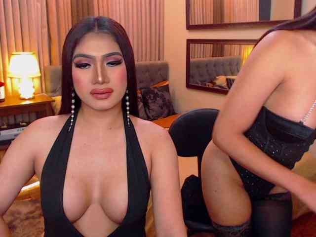 TwoLoadedQueens Live Webcam on BongaCams