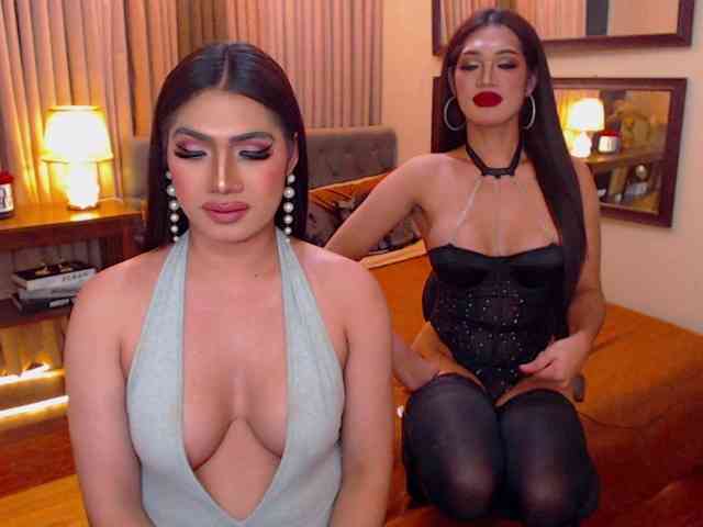 TwoLoadedQueens Live Webcam on BongaCams