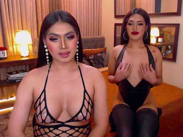 TwoLoadedQueens Live Webcam on BongaCams