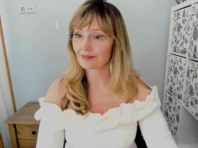 JustineAmore webcam