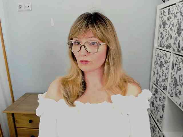 JustineAmore webcam