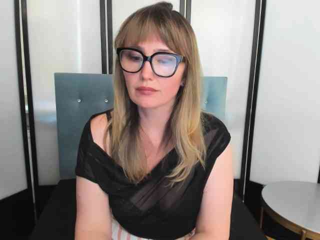 JustineAmore webcam