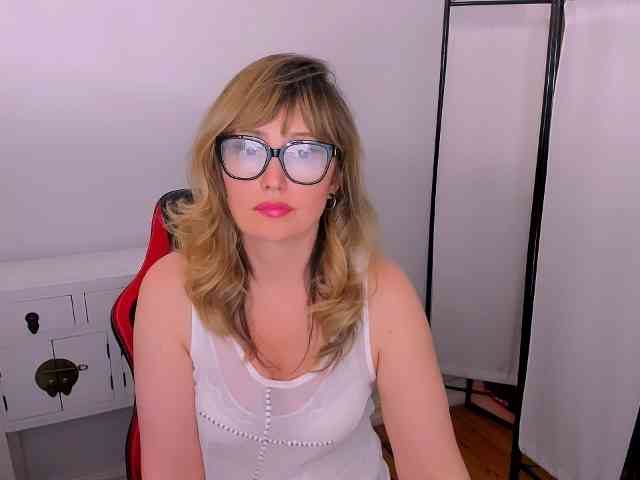 JustineAmore webcam