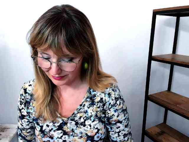 JustineAmore webcam